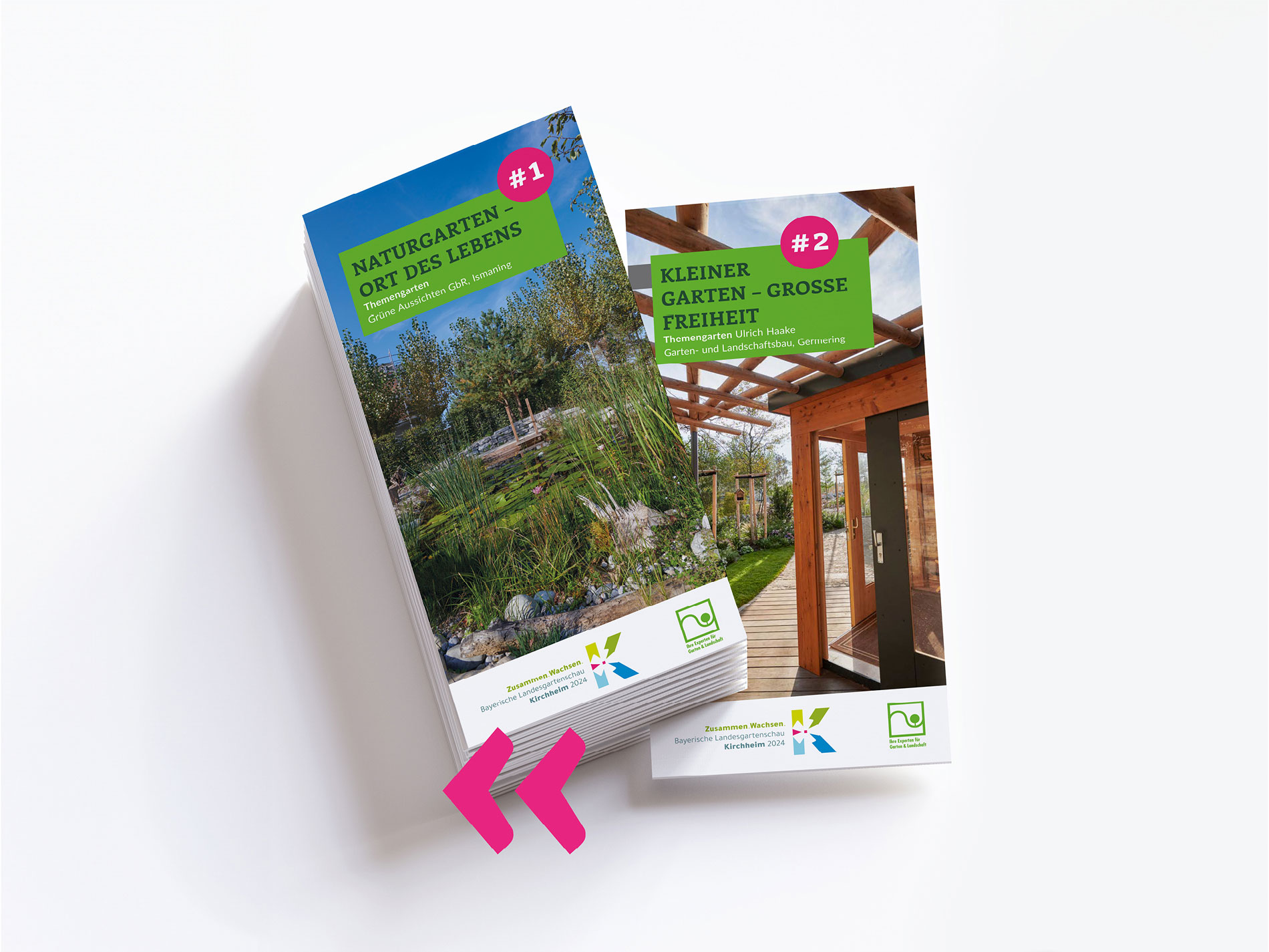 Zwei übereinander gestapelte Broschüren auf einem weißen Hintergrund. Die obere Broschüre (#1) zeigt ein Bild eines natürlichen Gartens mit einem Teich und üppigem Grün. Der Titel der Broschüre lautet "Naturgarten – Ort des Lebens". Die untere Broschüre (#2) zeigt einen modernen kleinen Garten mit einer Holzpergola und einem gepflegten Weg. Der Titel dieser Broschüre lautet "Kleiner Garten – Große Freiheit". Beide Broschüren sind mit farbigen Banderolen versehen, die die Nummerierung und Titel anzeigen. Im unteren Bereich der Broschüren befinden sich Logos von Organisationen.